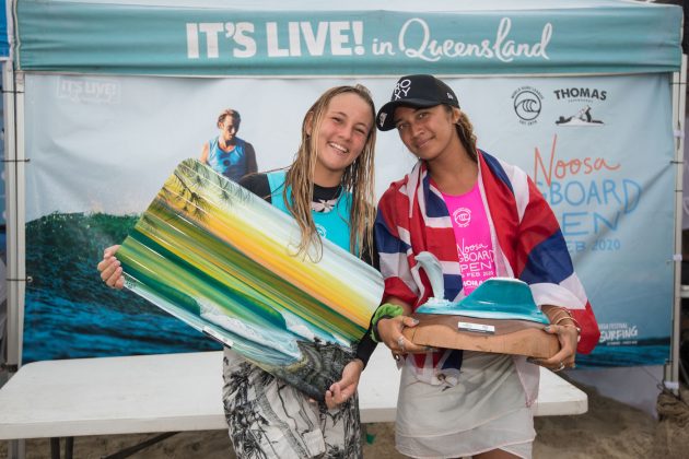 Sophie Culhane e Kelis Kaleopaa, Noosa Longboard Open 2020, Main Beach, Austrália. Foto: WSL / Dave Gleeson.