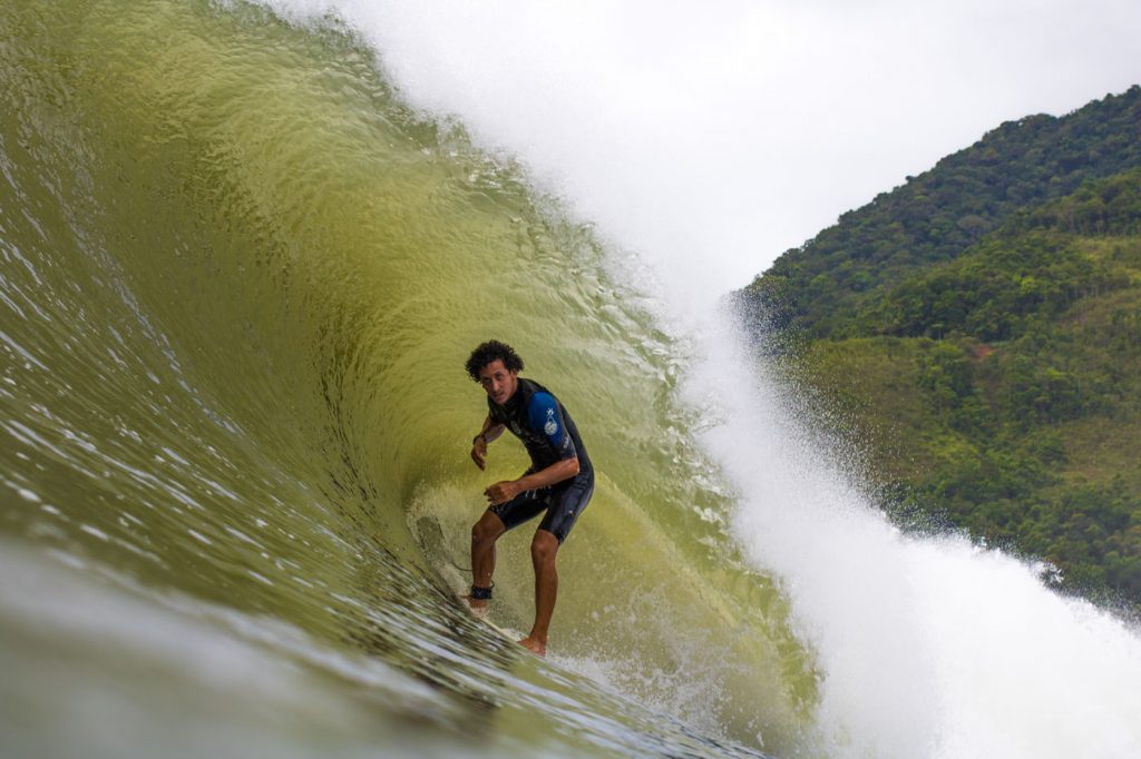Talento do litoral norte paulista, Renan Pulga carimba passaporte à final mundial do Surf Web Series.