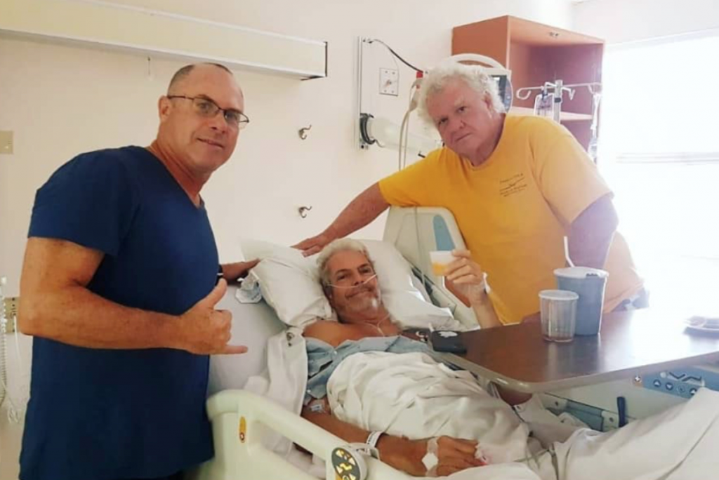 Depois do perrengue em Sunset, Tomy Dragich encontra-se em estado estável em hospital havaiano.