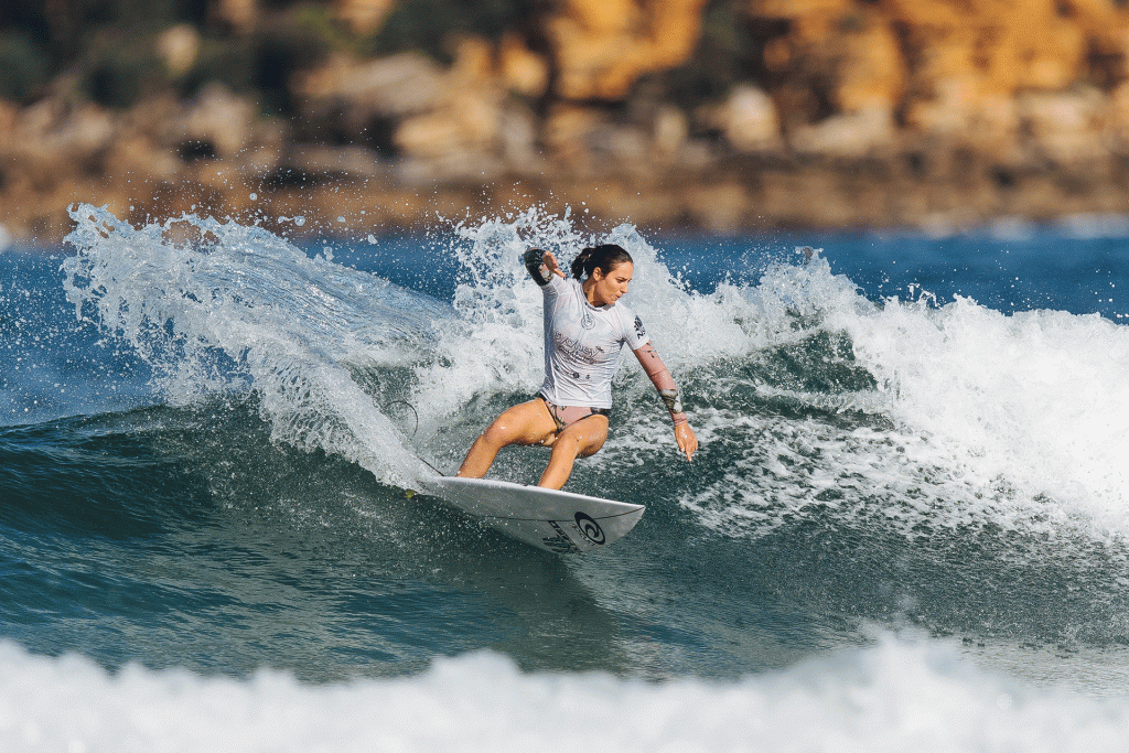 Tyler Wright segue viva no Sydney Surf Pro.