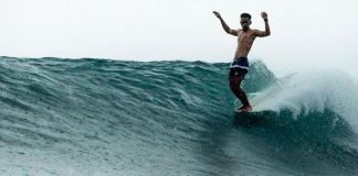 Surfári indonésio