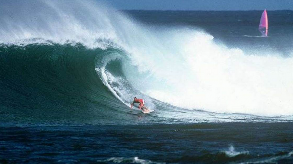 Gary “Kong” Elkerton e seu power surf bem acima da média nos anos 80.