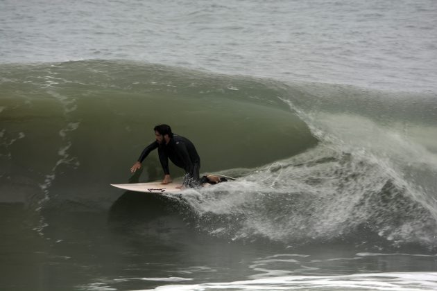 Jonas Brocca, Praia da Cal, Torres (RS). Foto: Angelo Demore / @angelinphotos.