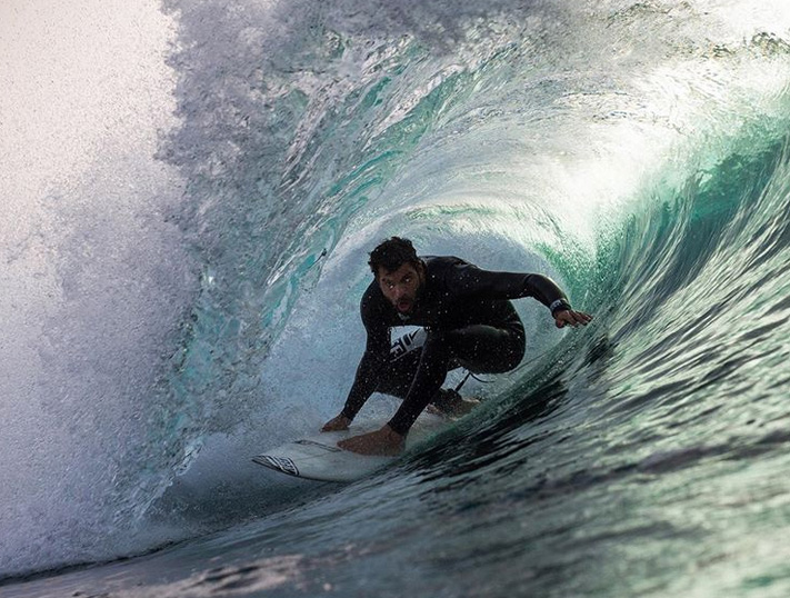 Roberto D’Amico fez apelo nas redes sociais para que os surfistas respeitem as regras de distanciamento.