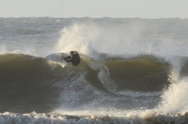 Rodrigo Dornelles, Praia da Cal, Torres (RS). Foto: Angelo Demore / @angelinphotos.