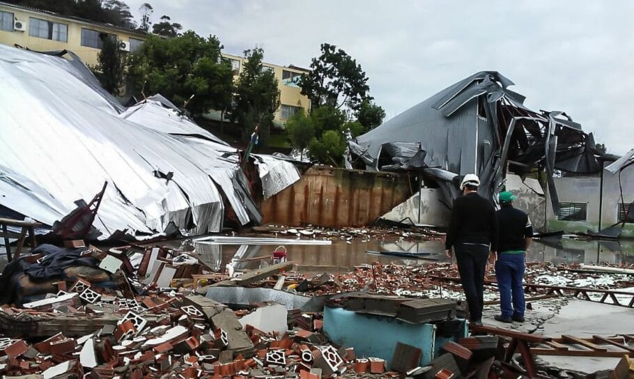 Galpão destruído pelo ciclone bomba no município de Palmitos.