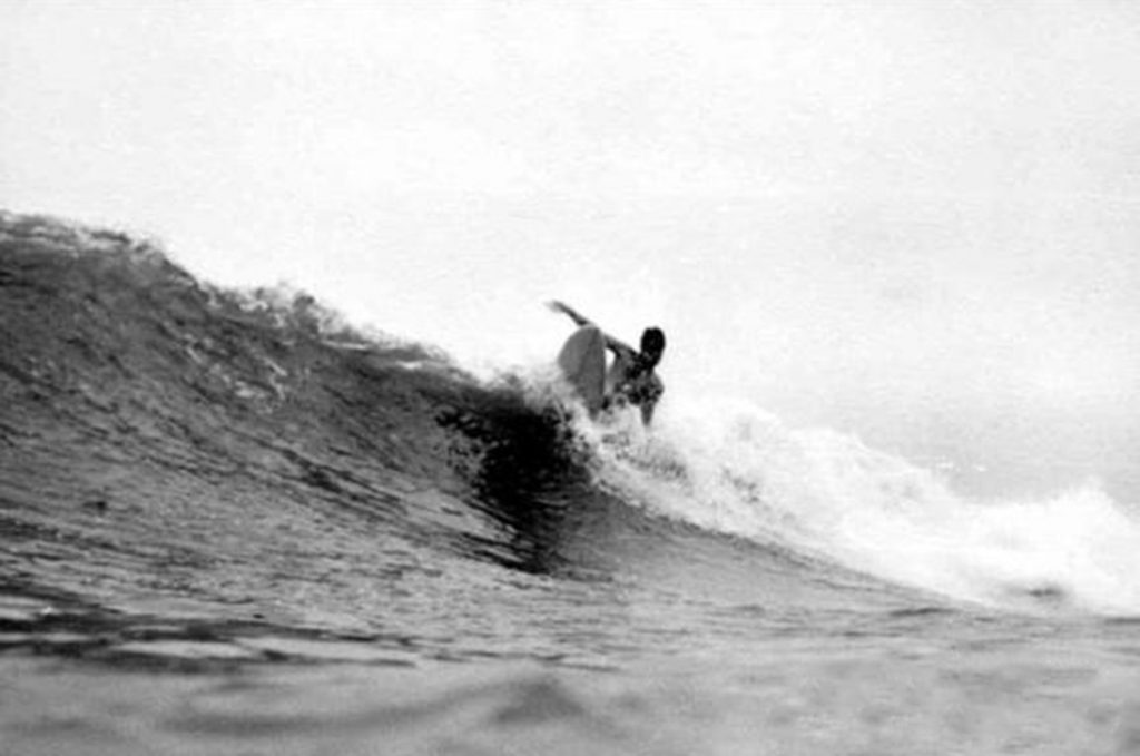 Primeira foto de Musgão surfando, tirada pelo amigo Ricardo Blanco (Ricardinho), em 1979.