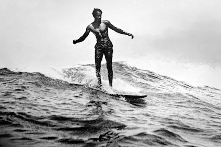 Duke Kahanamoku, o grande Kahuna do surfe havaiano.