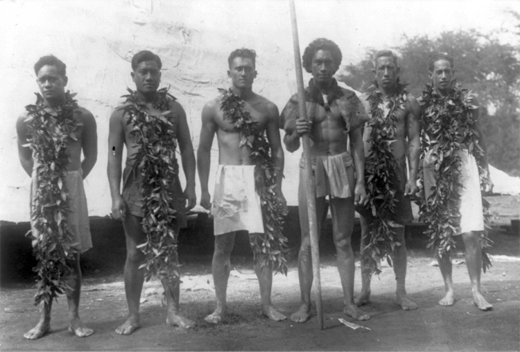 Kahanamoku e sua gangue em 1921.