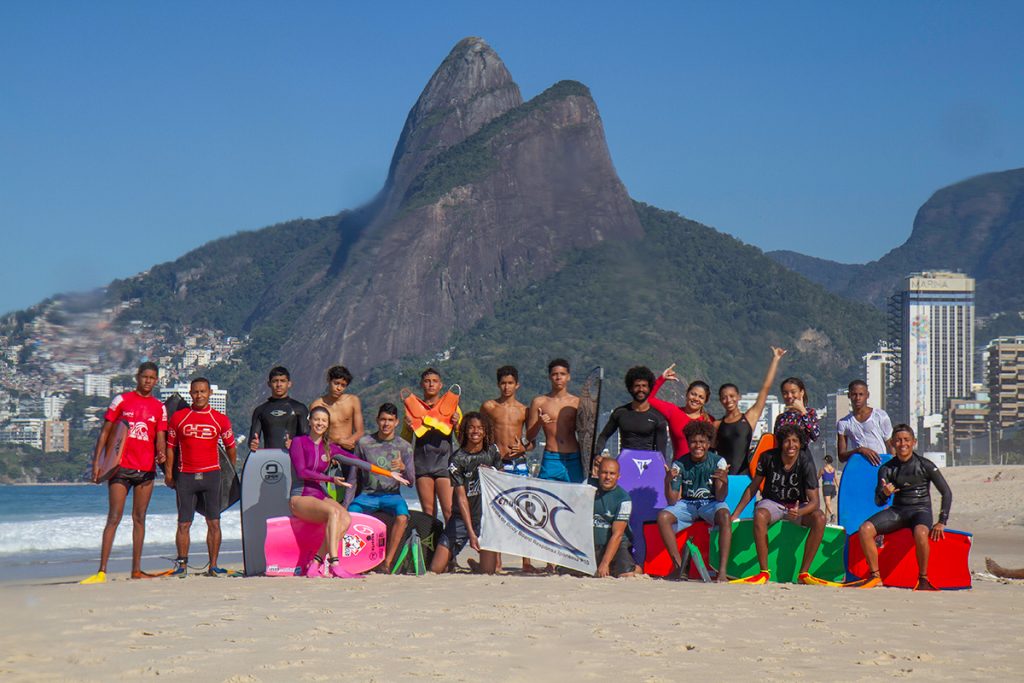 Visita faz parte do projeto da atleta de incentivar a prática de esportes nas comunidades carentes.