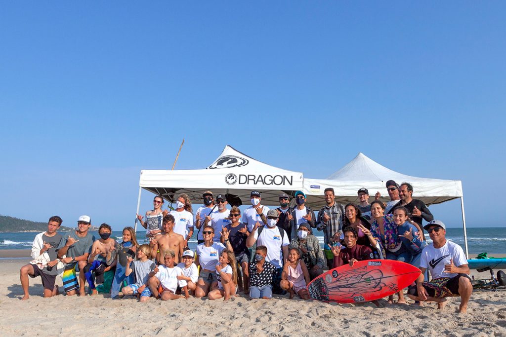 Associação de Surf do Campeche incentiva a prática do esporte no local.