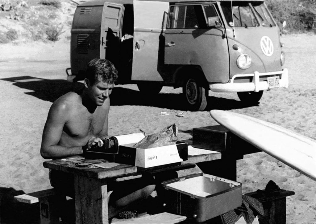 Lendário John Severson (1933-2017) transformou a Surfer em um símbolo da contracultura na década de 1960.