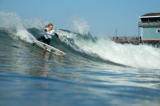 Caity Simmers, Píer de Oceanside, Califórnia. Foto: WSL / Stein Metz.