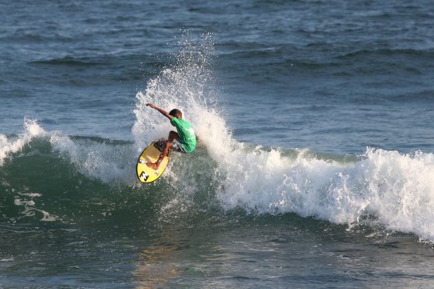 Arthur Vilar, Hang Loose Surf Attack 2020, Itamambuca, Ubatuba (SP). Foto: Daniel Smorigo.