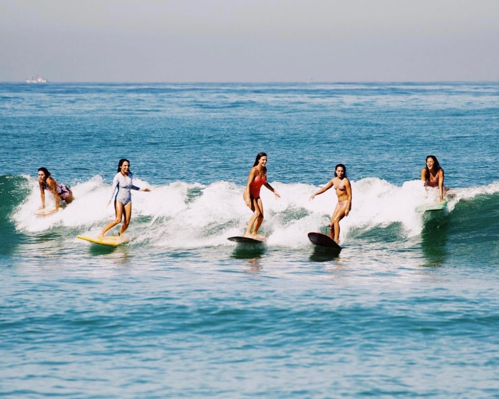 Mulheres dão mais um passo em busca da equidade de gênero no surfe.