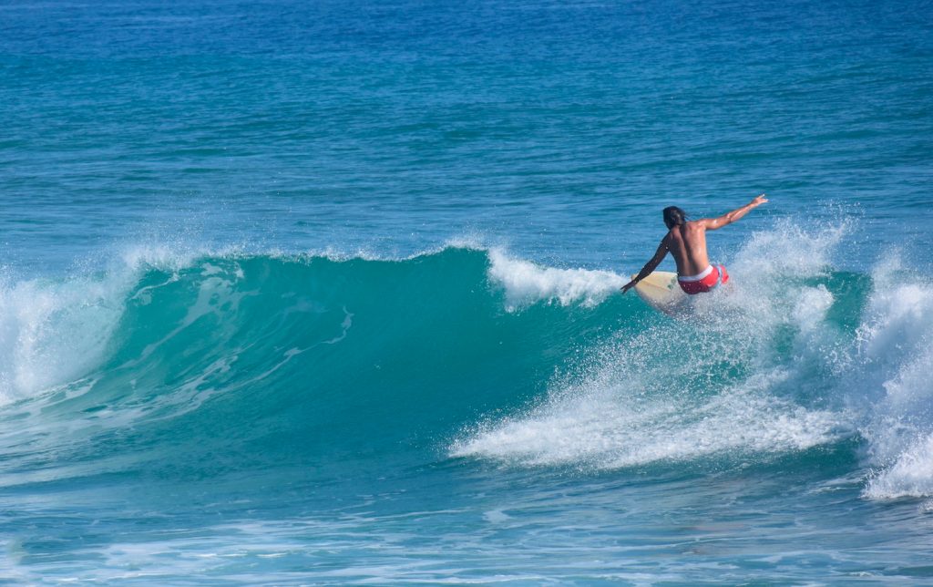 El Encuentro respira o surfe e funciona com ondas de até 8 pés.
