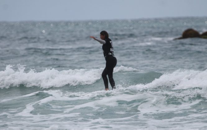 Patricia Costa, 1º Surfe Treino de Longboard, Ouvidor, Garopaba (SC). Foto: @funcionalsurfkids.