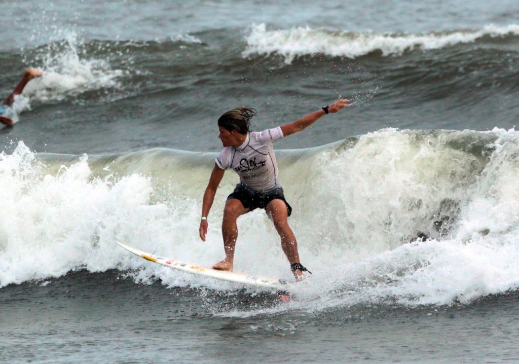 Samuel Alves é um dos destaques do A Tribuna de Surf Colegial.