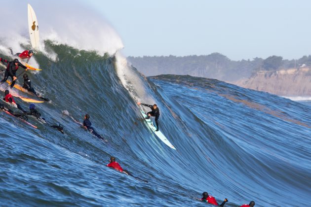Ian Walsh, Mavericks, Califórnia (EUA). Foto: Pedro Bala Photography / @surf.travel.explore.