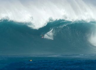 Swell explode no Havaí