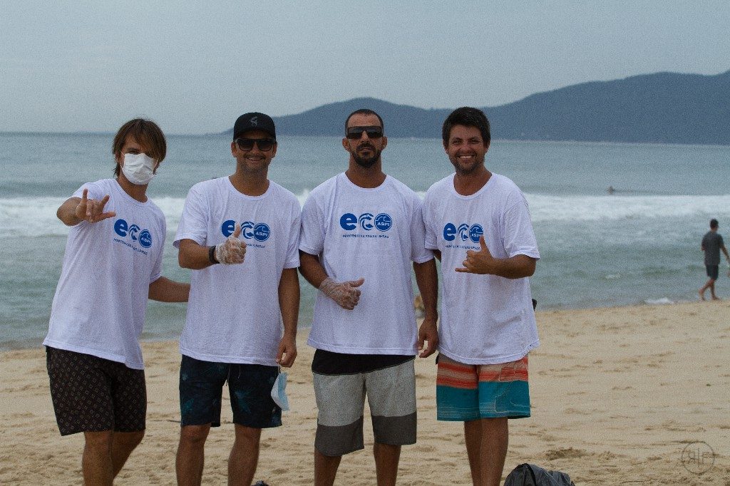 Mutirão ocorre graças a iniciativa da Associação de Surf Praias de Itajaí (ASPI).