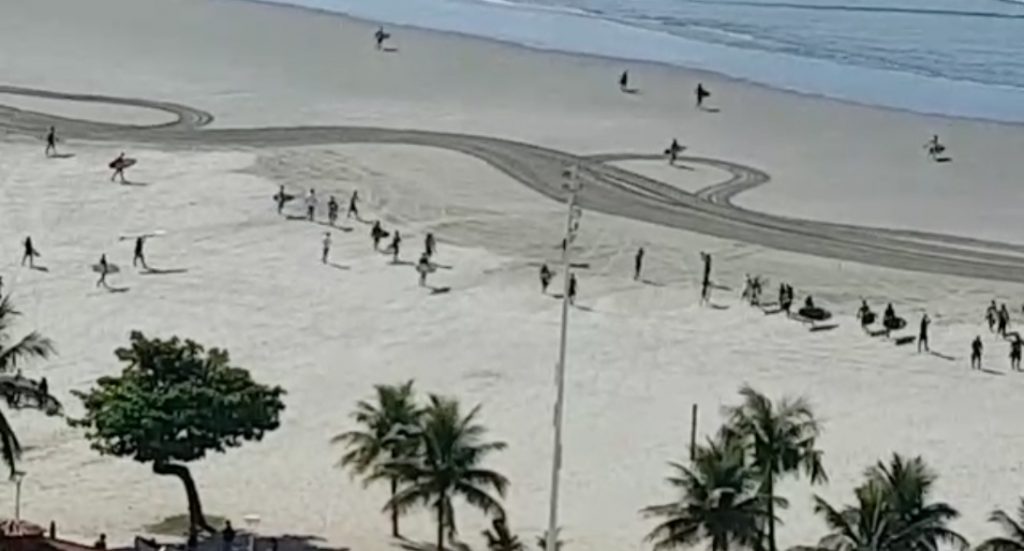 Manifesto pacífico ocorreu na Praia do Itararé, perto da Ilha Porchat.