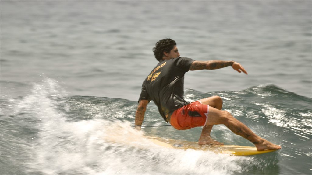 Você já viu Gabriel Medina surfando de longboard?