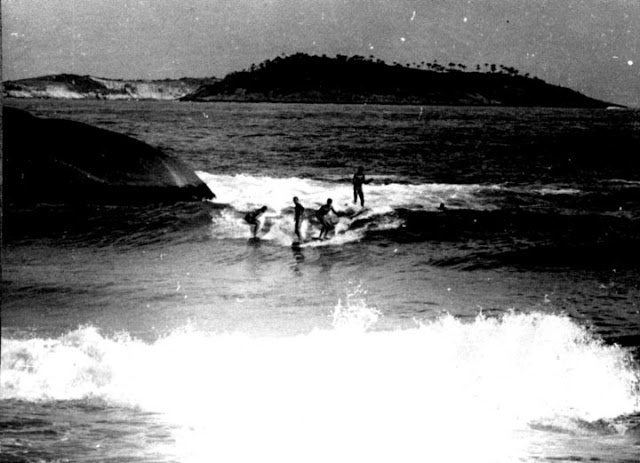 Registro clássico do berço do surfe no Rio de Janeiro.