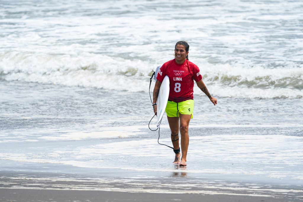 Silvana Lima coloca o Brasil nas quartas de final do Surfe nas Olimpíadas de Tóquio.