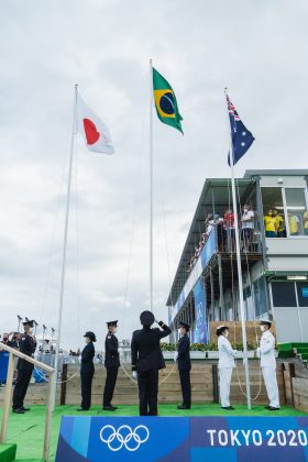 Bandeira do Brasil no lugar mais alto, Jogos Olímpicos 2021, Tsurigasaki Beach, Ichinomiya, Chiba, Japão. Foto: ISA / Sean Evans.