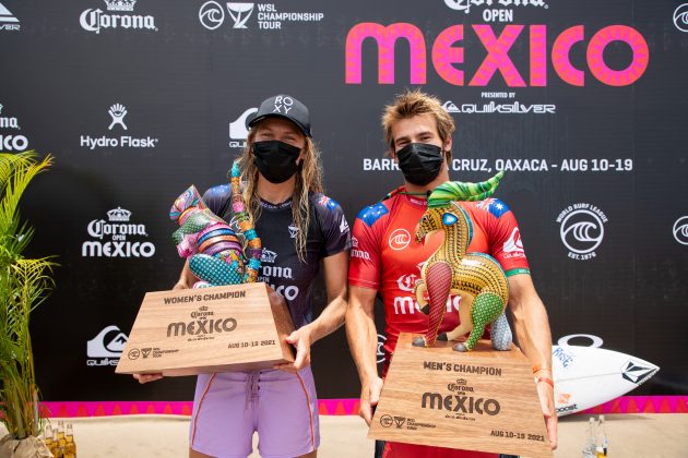 Stephanie Gilmore e Jack Robinson, Open Mexico 2021, Barra de la Cruz, México. Foto: WSL / Heff.
