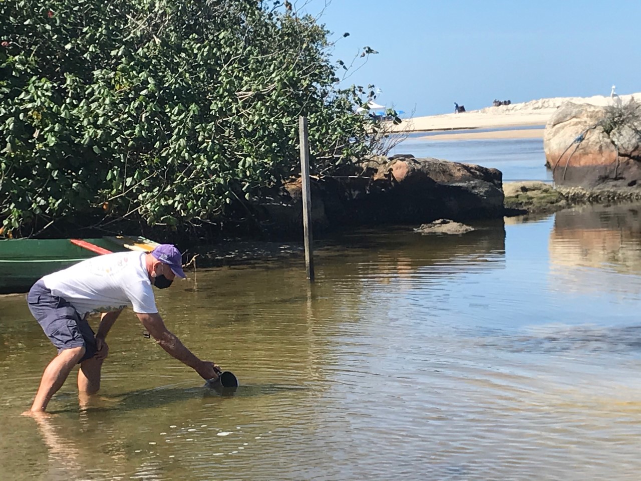 Foram coletadas 177 amostras de água, em cinco pontos diferentes, desde o início do monitoramento.