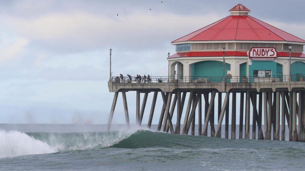 US Open of Surfing 2021 acontece nas ondas de Huntington Beach, Califórnia (EUA).