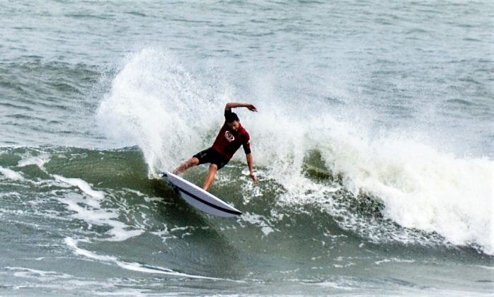 Daniel Pedreira, Taça Baleia Franca de Surf, Praia da Vila, Imbituba (SC). Foto: Henrique Buchele.
