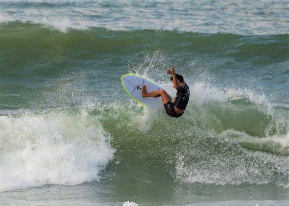 Gabriel Júnior, Taça Baleia Franca de Surf, Praia da Vila, Imbituba (SC). Foto: @retratomarinho.