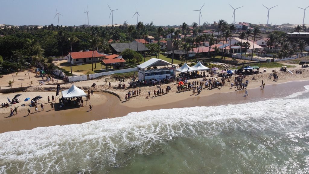 Evento rola na Praia da Taíba, Fortaleza (CE).