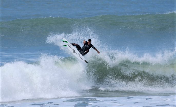 Pedro Nogueira, Taça Baleia Franca de Surf, Praia da Vila, Imbituba (SC). Foto: @retratomarinho.