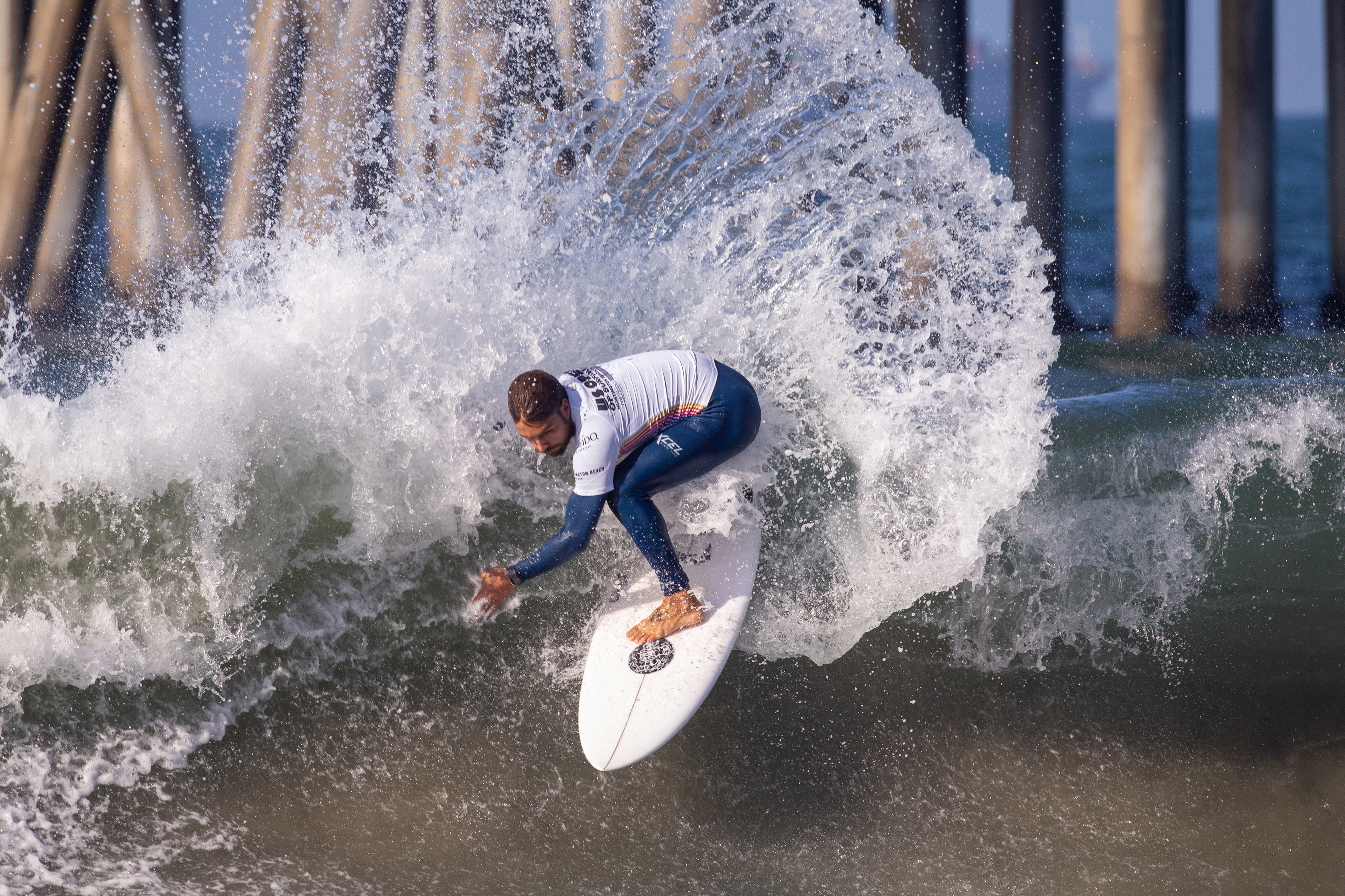 Lucas Silveira garante vaga na terceira fase do US Open of Surfing.