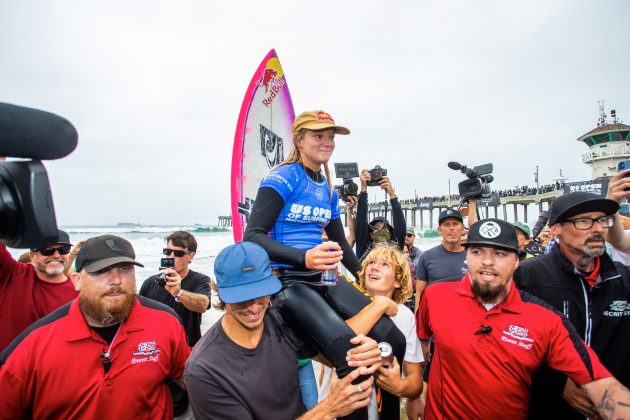 Caitlin Simmers, US Open of Surfing 2021, Huntington Beach, Califórnia (EUA). Foto: WSL / Morris.