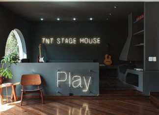 TNT inaugura Stage House