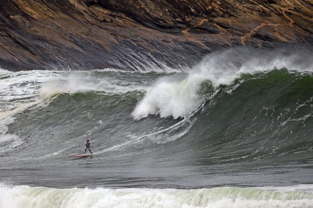 Michele Des Bouillons, Itacoatiara Big Wave 2021, Niterói (RJ). Foto: Tony D'Andrea.