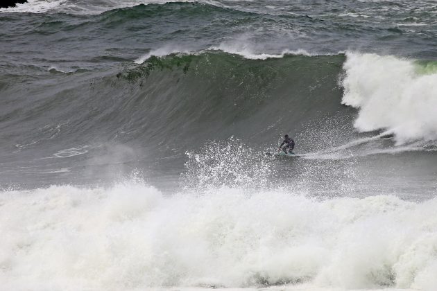Daniel Rodrigues, Itacoatiara Big Wave 2021, Niterói (RJ). Foto: Tony D'Andrea.