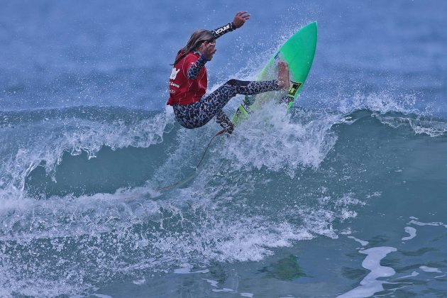 Carol Bastides, Hang Loose Surf Attack 2021, Praia de Camburi, São Sebastião (SP). Foto: Munir El Hage.