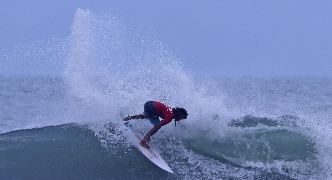 Gabriel Guerreiro, Hang Loose Surf Attack, Praia de Camburi, São Sebastião (SP). Foto: Munir El Hage.