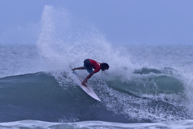 Gabriel Guerreiro, Hang Loose Surf Attack, Praia de Camburi, São Sebastião (SP). Foto: Munir El Hage.