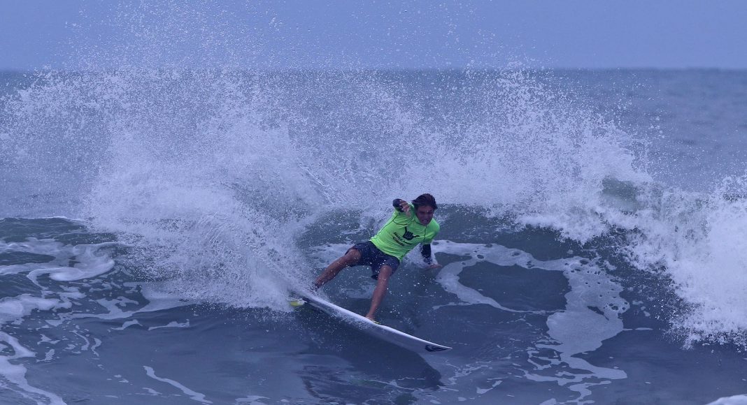 Gabriel Klaussner, Hang Loose Surf Attack, Praia de Camburi, São Sebastião (SP). Foto: Munir El Hage.