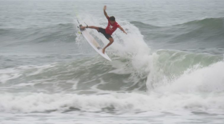 Lucas Lisboa, Hang Loose Surf Attack 2021, Praia de Camburi, São Sebastião (SP). Foto: Danilo Caetano.