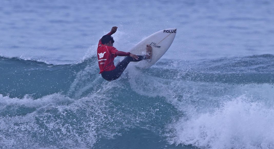 João Vitor, Hang Loose Surf Attack 2021, Praia de Camburi, São Sebastião (SP). Foto: Munir El Hage.