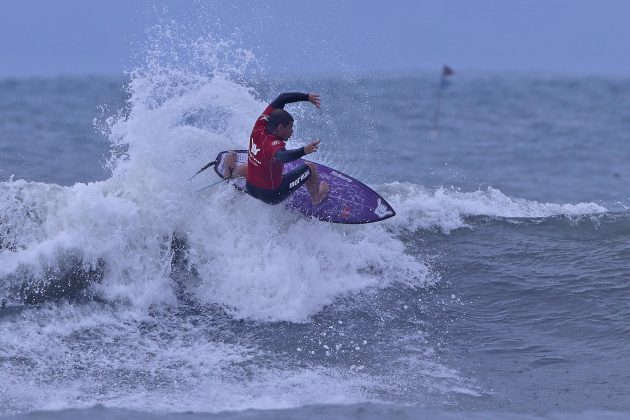 Leo Casal, Hang Loose Surf Attack, Praia de Camburi, São Sebastião (SP). Foto: Munir El Hage.