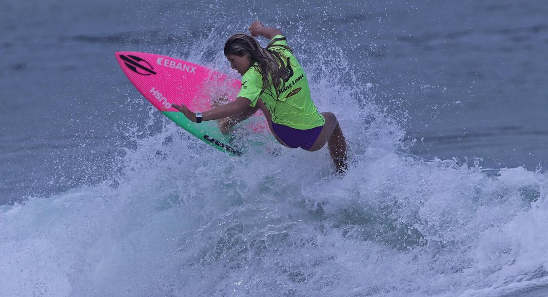 Luara Mandelli, Hang Loose Surf Attack 2021, Praia de Camburi, São Sebastião (SP). Foto: Munir El Hage.